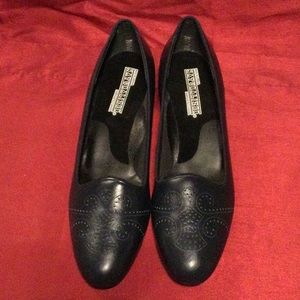 Naturalized Women’s Anita Leather Pumps